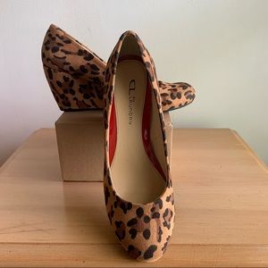Women’s CL Laundry shoes wedges Leopard print 9M